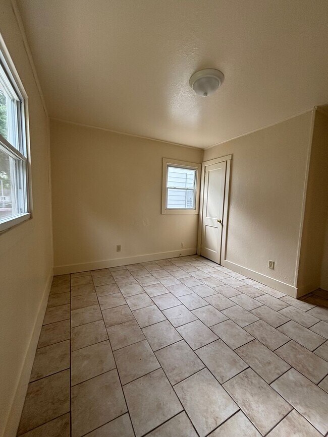 Building Photo - AFFORDABLE 2BR SINGLE FAMILY HOME, HARD SURFACE FLOORS, STAIR LESS, SIDE DRIVE, GARAGE