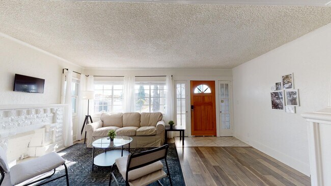 Building Photo - 3423 W 58th Plz