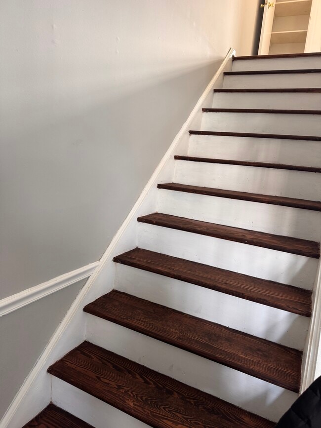 Building Photo - 148 Westbury Park Rd