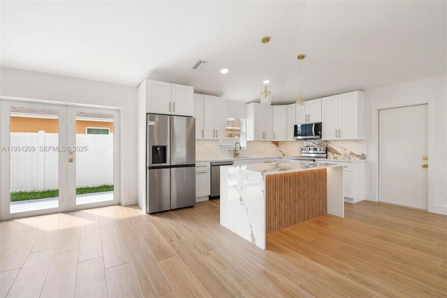 Building Photo - 102 SW 13th Ave