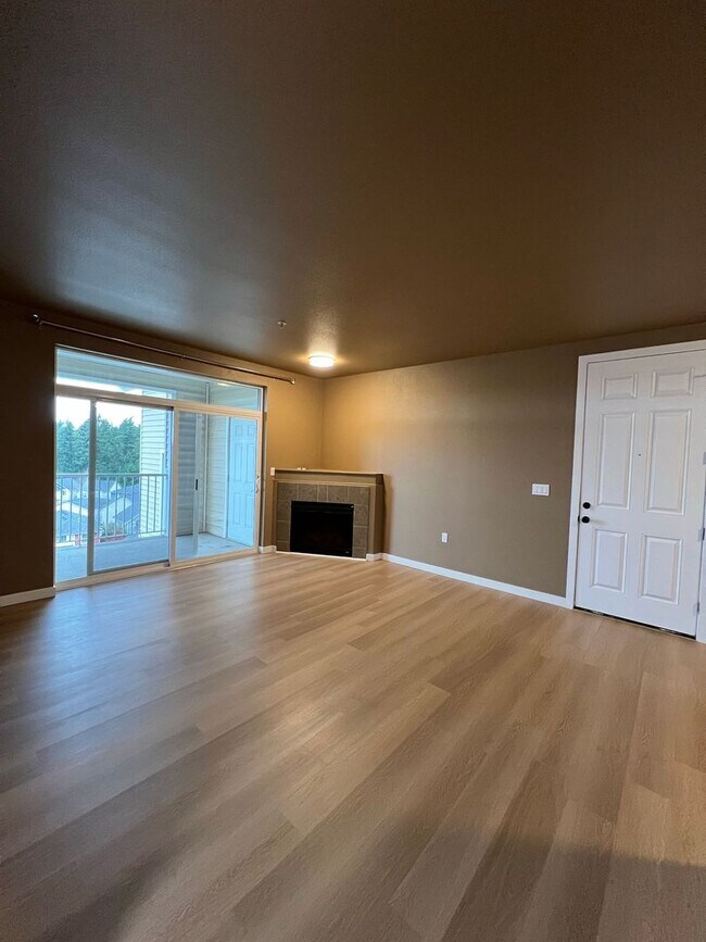 Building Photo - Beautiful Waterford Crossing 2 bedroom Condo