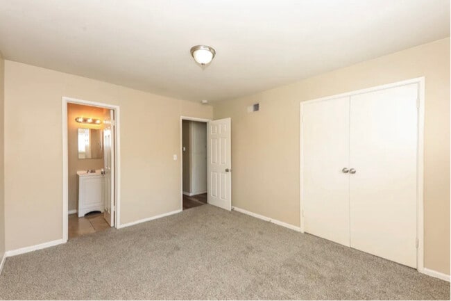 Building Photo - 2815 St Elmo Dr