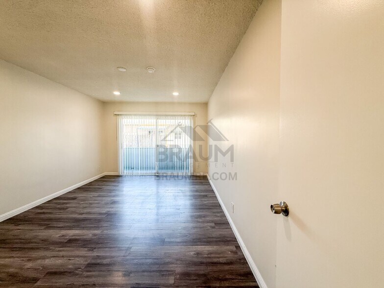 Building Photo - 6041 Whitsett Ave