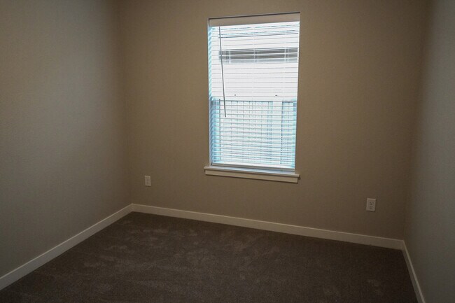 Building Photo - 3154 N Greengate Way