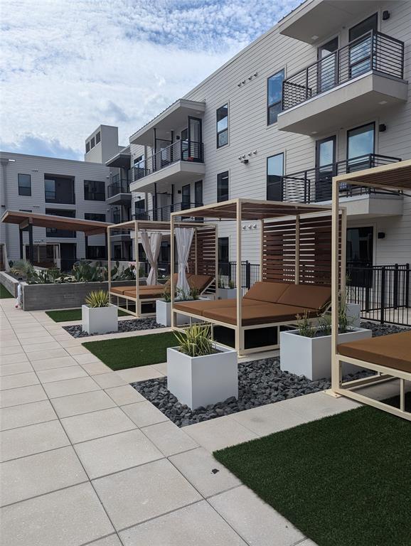 Building Photo - 1701 Simond Ave