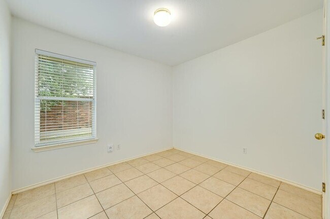 Building Photo - 308 Pheasant Ridge Dr