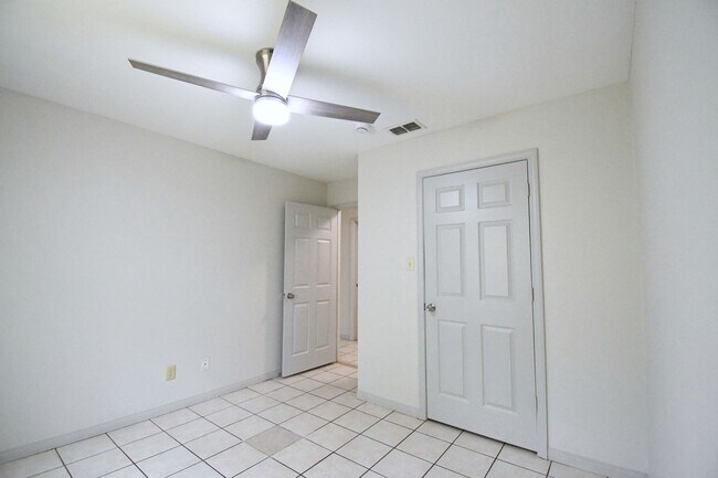 Building Photo - Move-In Ready, Beautifully Updated 3BR/2BA Home, HUD Accepted