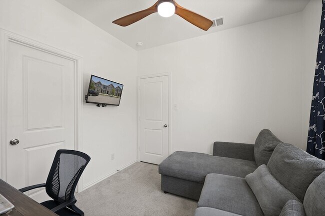 Building Photo - 5243 Legacy St