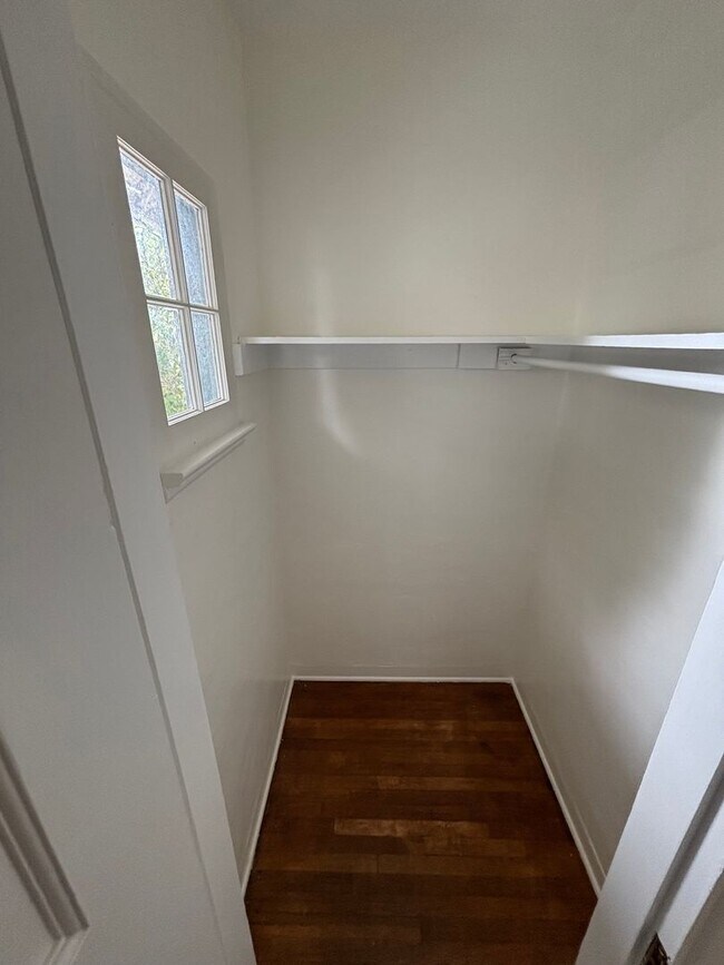 Building Photo - Charming One-Bedroom Retreat in Prime Santa Barbara Location