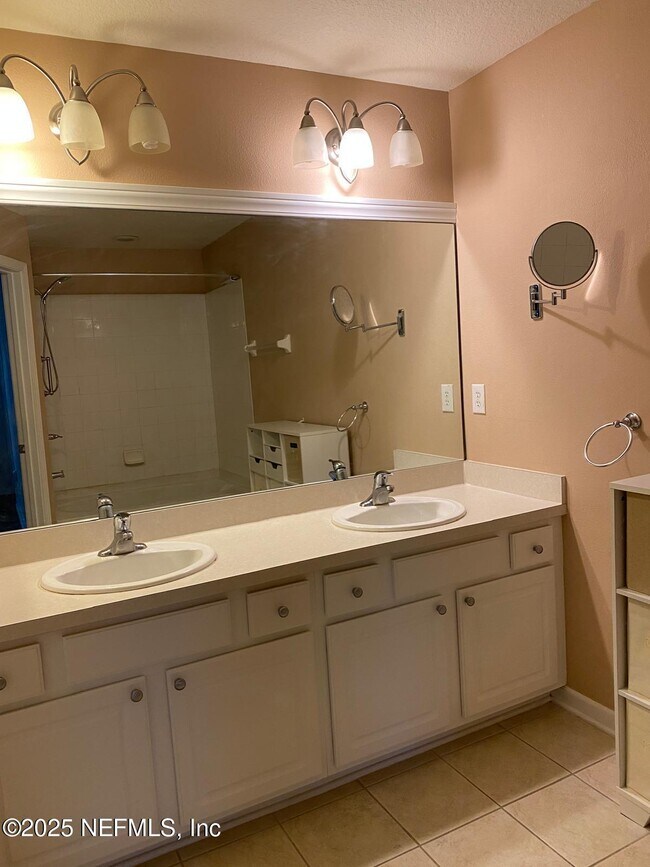 Building Photo - 4204 Crownwood Dr