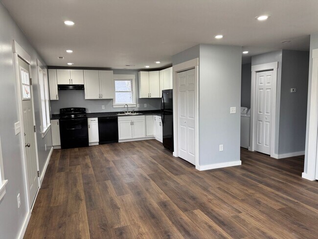 Primary Photo - 913 E Myrtle Ave