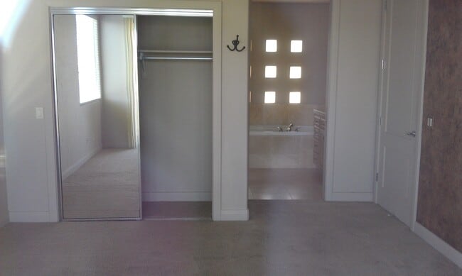 Building Photo - Condo on Sunbrook Golf Course