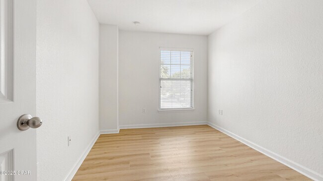 Building Photo - 217 Sand Oak Blvd