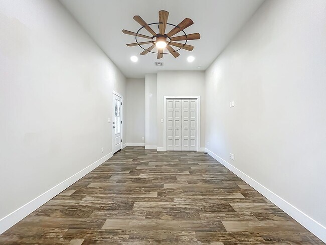 Building Photo - 389 S Central Ave