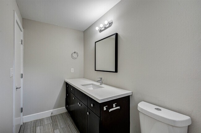 Building Photo - 607 Sydnor St