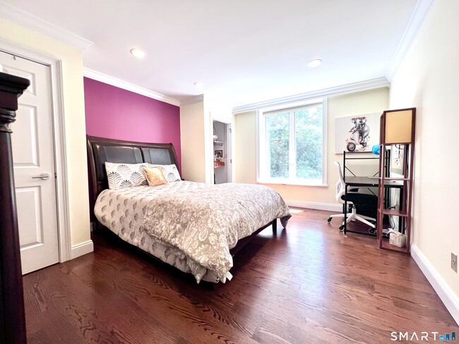 Building Photo - 32 Regents Pk