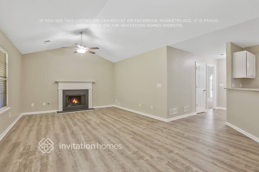 Building Photo - 2613 Lake Park Bend