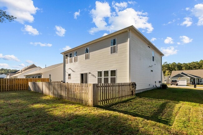 Building Photo - 109 Station Yard Rd