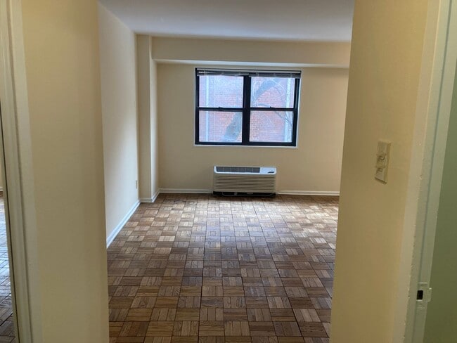 Building Photo - Fantastic Studio in Adams Morgan - Utilities Included - Available Now!