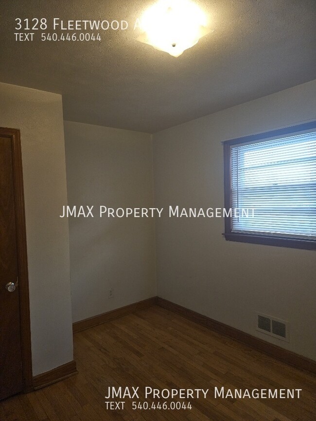 Building Photo - This property has a no security deposit op...