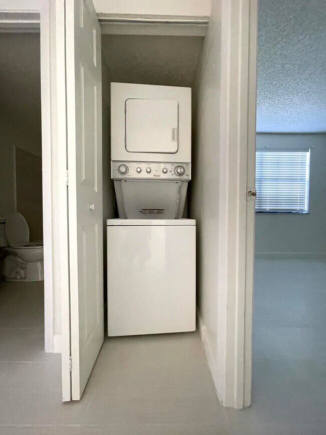 Building Photo - 2476 SE Garden Terrace