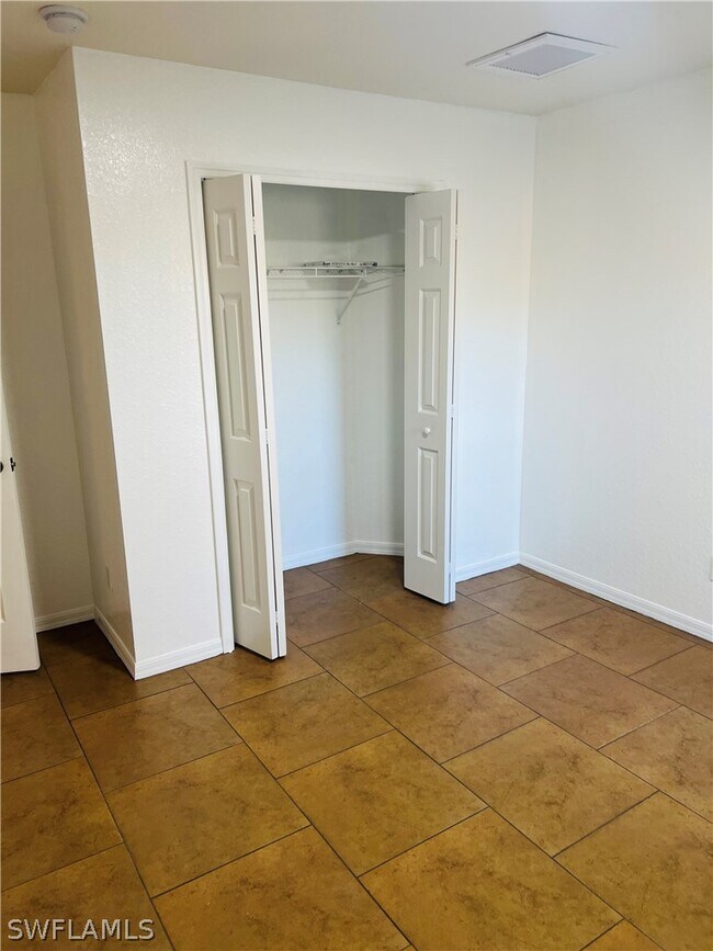 Building Photo - 3280 2nd Ave SE