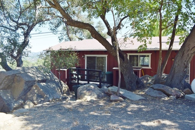 Building Photo - 121 Old Topanga Canyon Rd