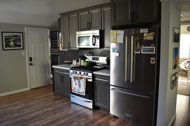 Building Photo - 6671 Jackson Dr