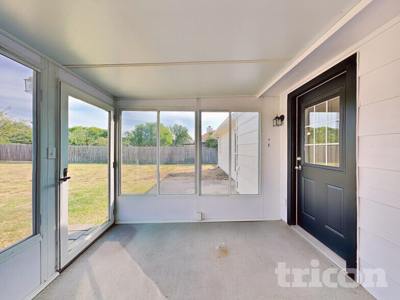 Building Photo - 919 Bermuda St