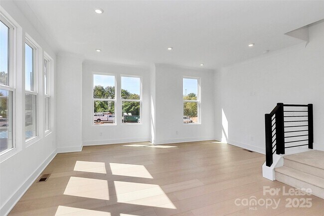 Building Photo - 1103 Kokomo Ln