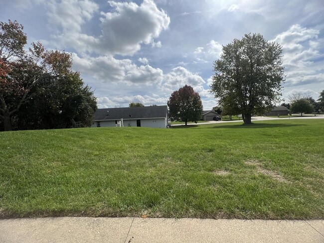 Building Photo - 312 E Main St