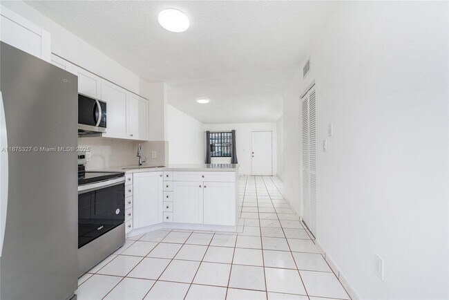 Building Photo - 5300 W 21st Ct