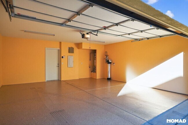 Building Photo - 841 E Park Modern Dr