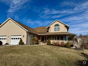 Building Photo - Spacious Two-Story Home in Blacksburg