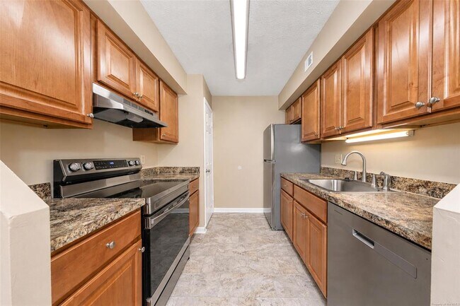 Building Photo - 4003 Governors Square