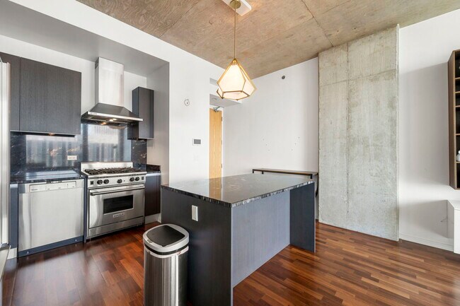 Building Photo - 600 N Fairbanks Ct
