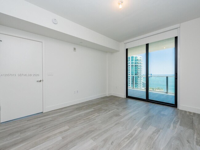 Building Photo - 1010 Brickell Ave
