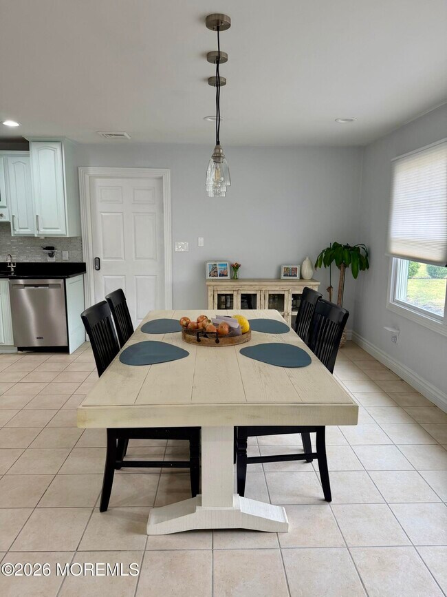 Building Photo - 41 Brookwillow Ave