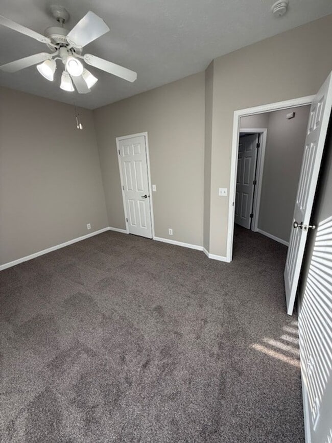 Building Photo - Comfortable & Convenient 3 Bedroom Near Recreation & Trails!!