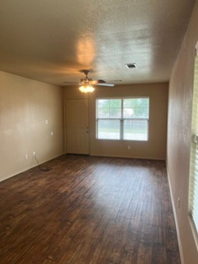 Building Photo - Scott-5124 South 29th Duplex