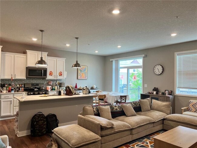 Building Photo - 7262 Zircon Ct N