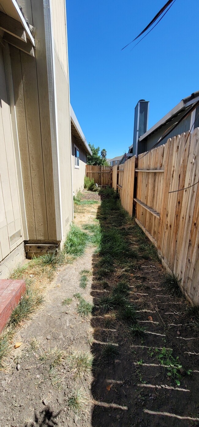 Building Photo - 2373 Dawn Way