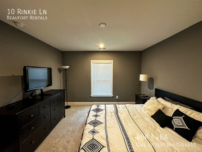 Building Photo - 10 Los Robles Rd
