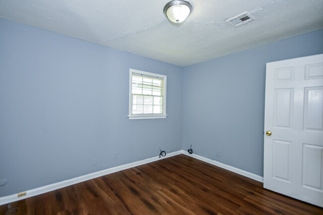 Building Photo - 4244 Sunshine Dr