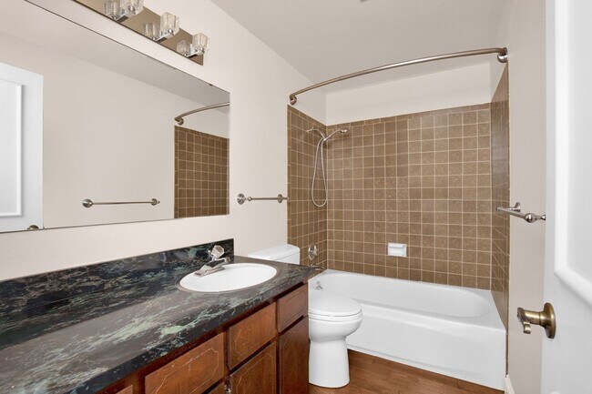 Building Photo - Luxury 3-bedroom Kirkland Bungalow