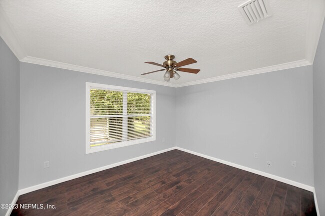 Building Photo - 757 MacKenzie Cir