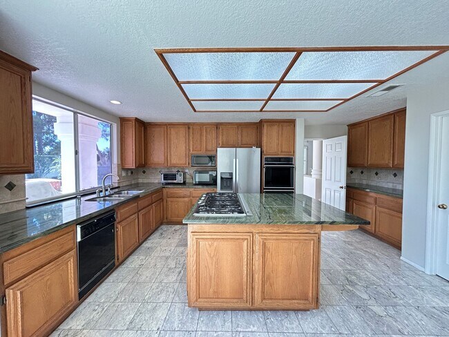 Building Photo - 8132 E Hillsdale Dr