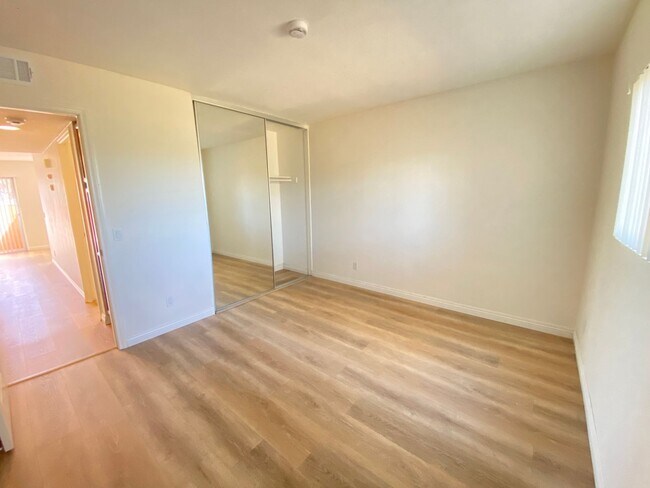 Building Photo - *Special* Charming 2 bedroom 2 bathroom Condo in Oceanside!