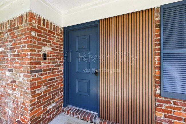 Building Photo - 2860 Cedarcrest Dr