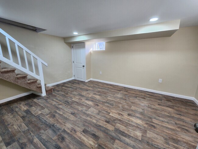 Building Photo - 4927 Woodland Ave